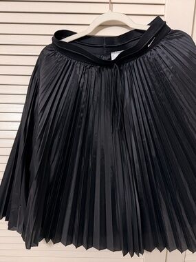 Nike Midi Black Pleated skirt
